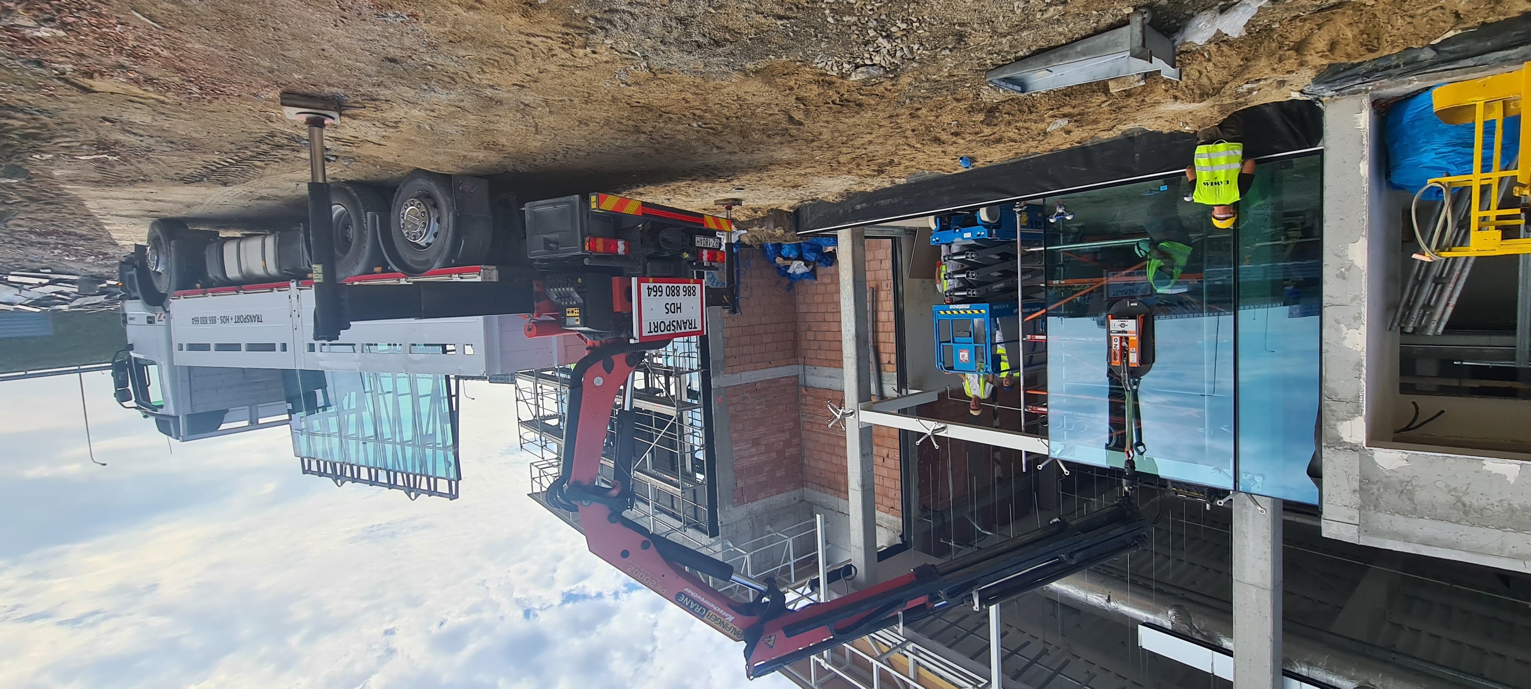 Transport i rozładunek stolarki okiennej